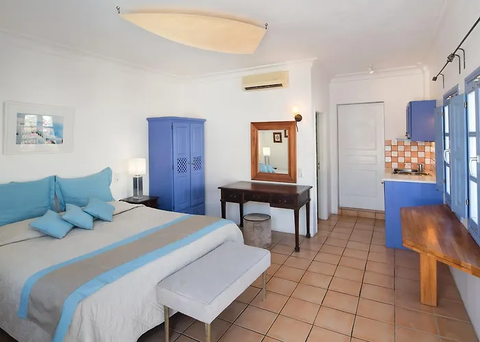 Meltemi Perissa (Santorini)