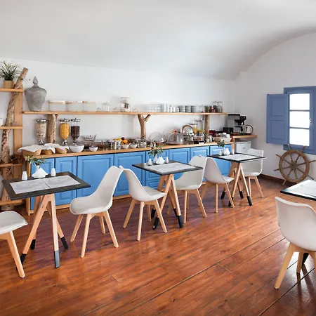 Meltemi Aparthotel Perissa (Santorini)