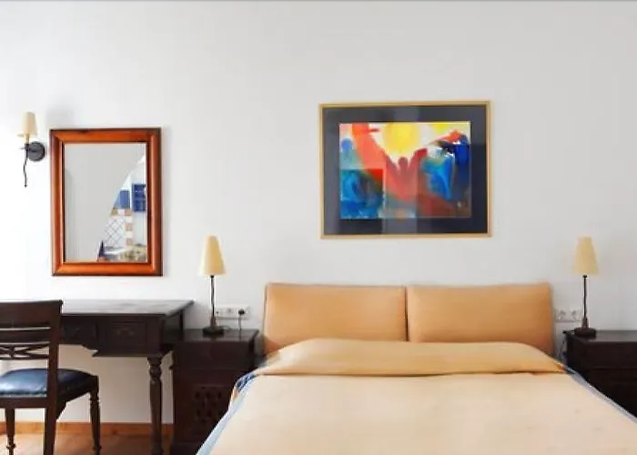 Meltemi Aparthotel Perissa (Santorini)