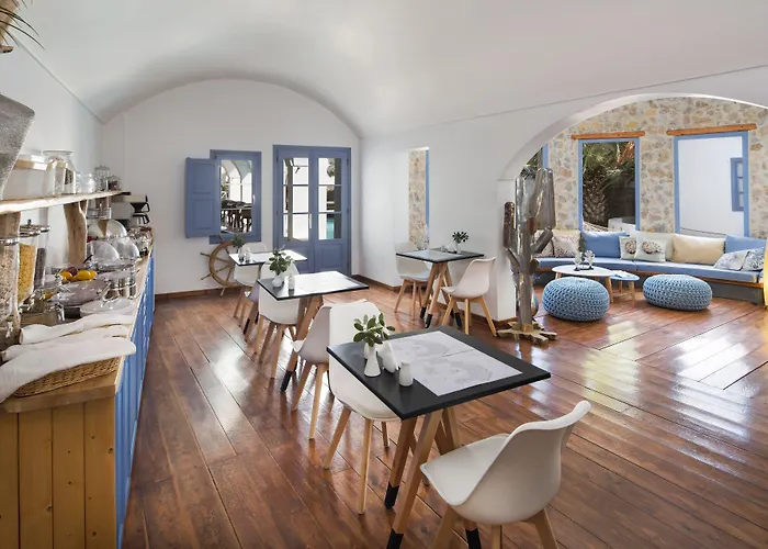 Meltemi Aparthotel Perissa (Santorini)