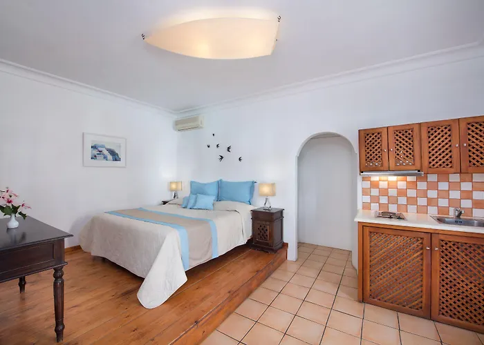 Meltemi 4* Perissa (Santorini)