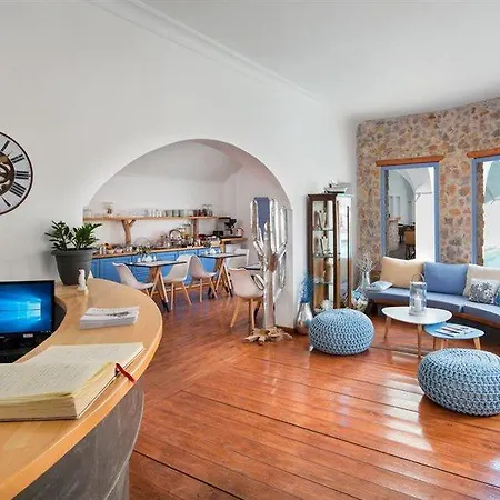 Meltemi Перисса