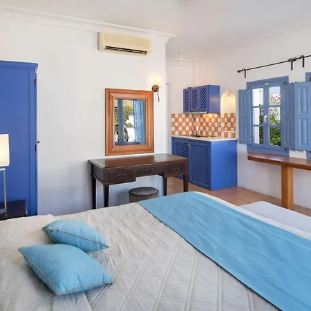 Meltemi Aparthotel Perissa (Santorini)