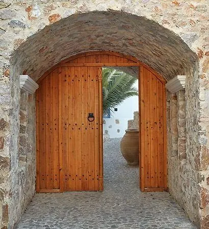 Meltemi Aparthotel Perissa (Santorini)