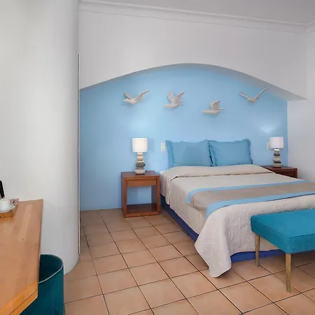 Meltemi Aparthotel 4*