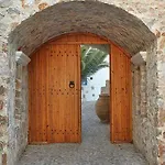 Meltemi Aparthotel Perissa (Santorini)