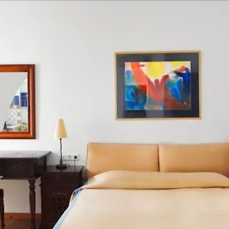 Meltemi Aparthotel Perissa (Santorini)